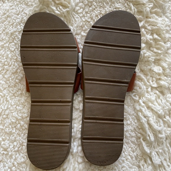 Brown sandles size 10 - Picture 2 of 2